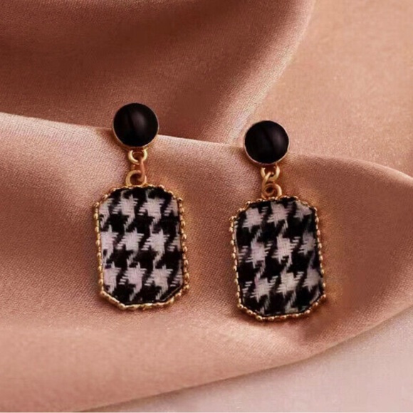 Houndstooth Earrings - Picture 4 of 8